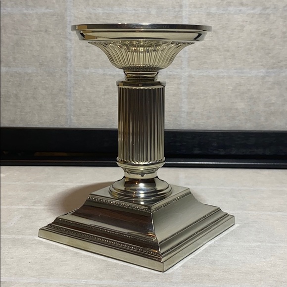 Reed & Barton Heritage Medium Pillar Holder - Picture 2 of 7